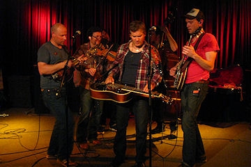 Image: Infamous Stringdusters with The New Familiars