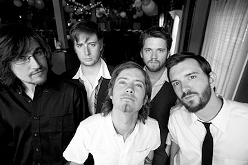 Image: Moon Taxi with Heypenny